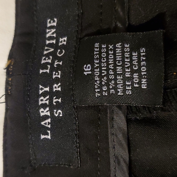 Larry Levine stretch  16dark blue capri pants - Picture 2 of 2